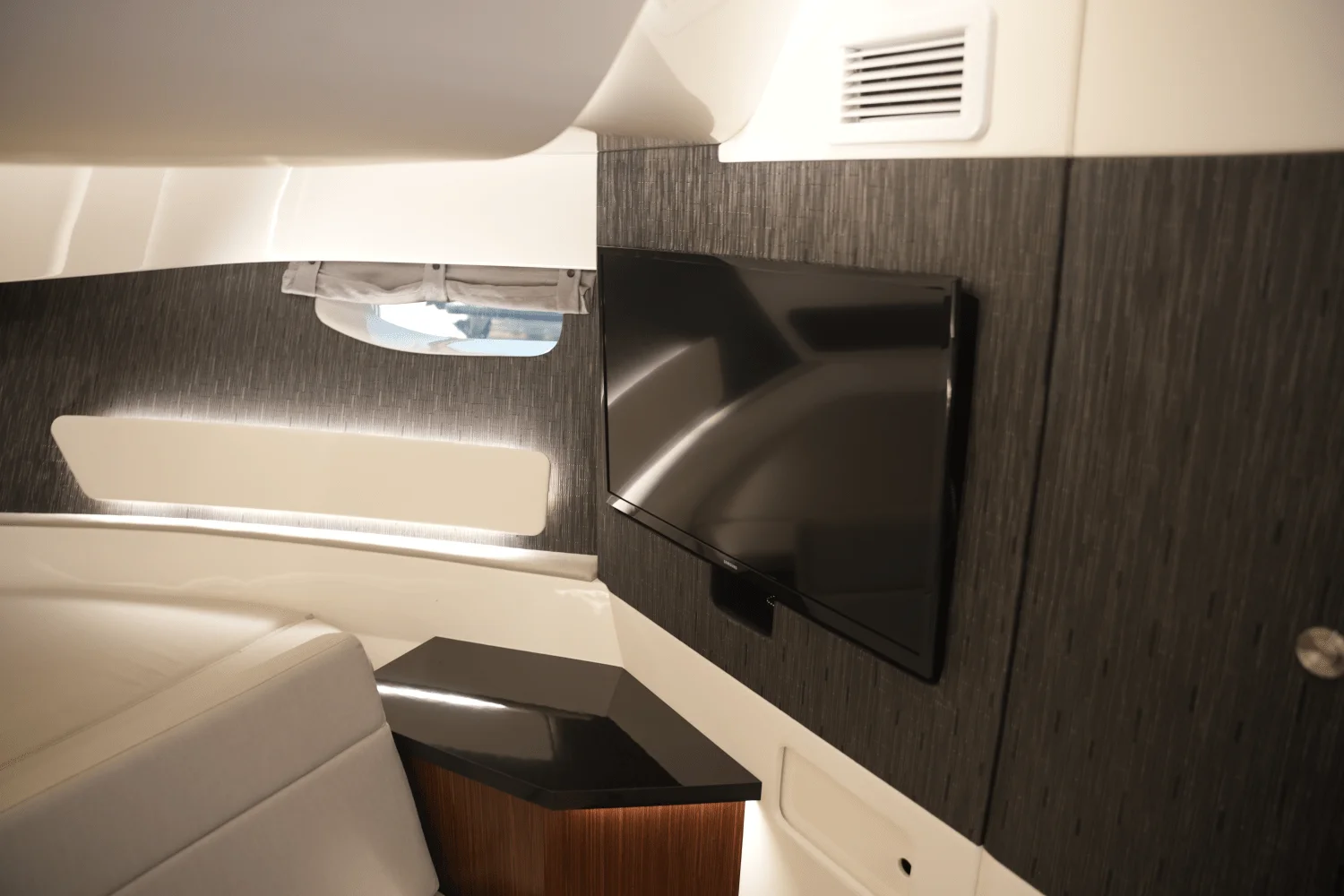 2025 Sea Ray Sundancer 370 Image Thumbnail #37