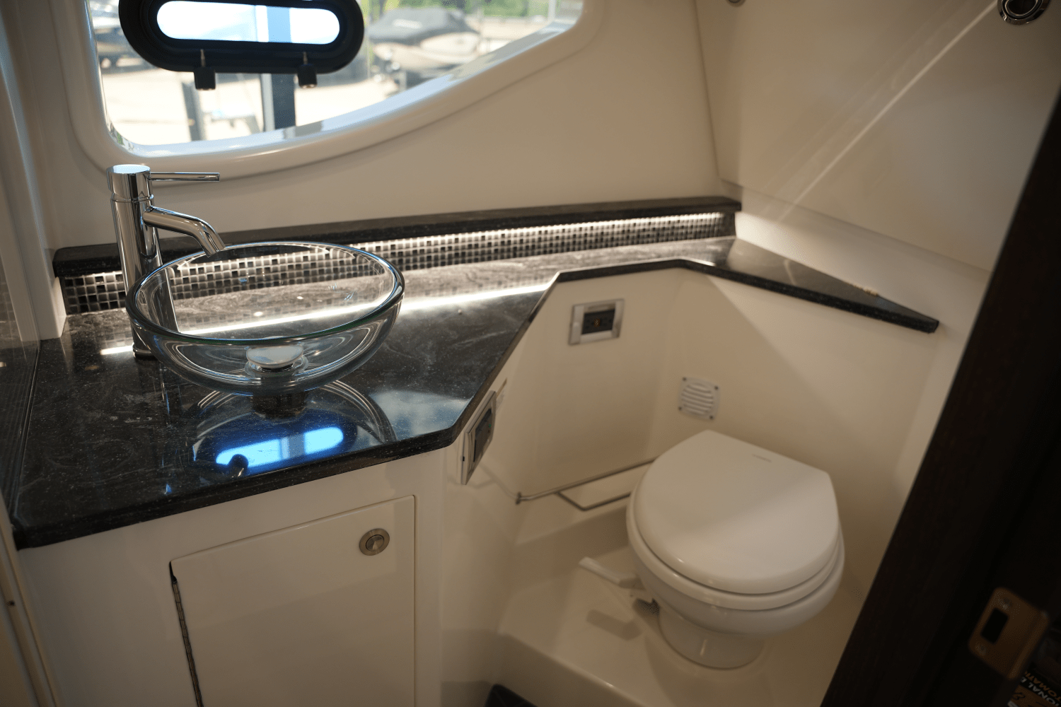 2025 Sea Ray Sundancer 370 Image Thumbnail #46