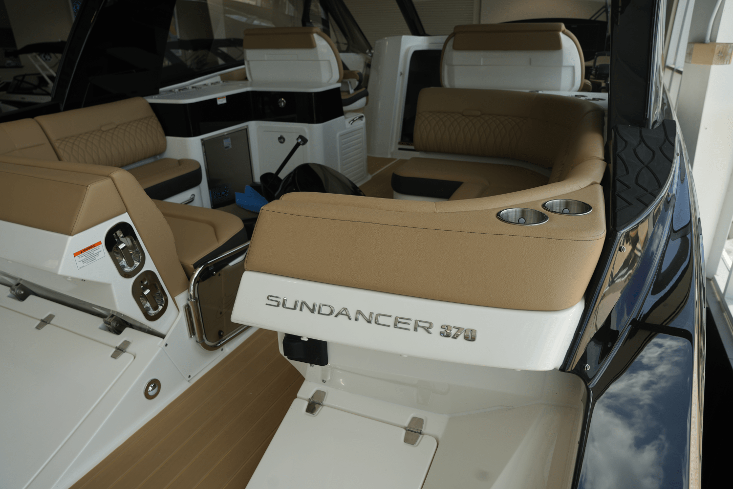 2025 Sea Ray Sundancer 370 Image Thumbnail #9