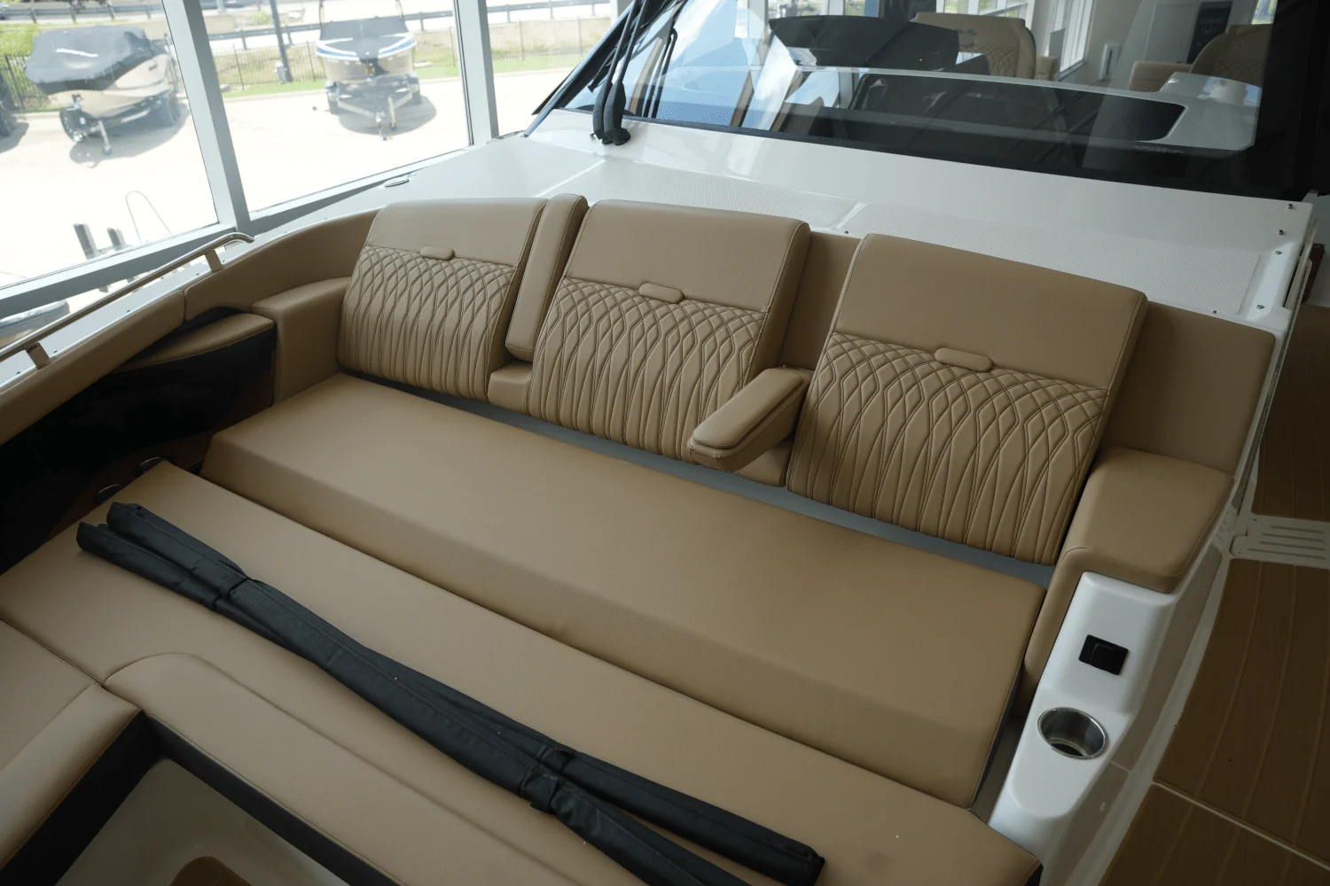 2025 Sea Ray Sundancer 370 Image Thumbnail #28