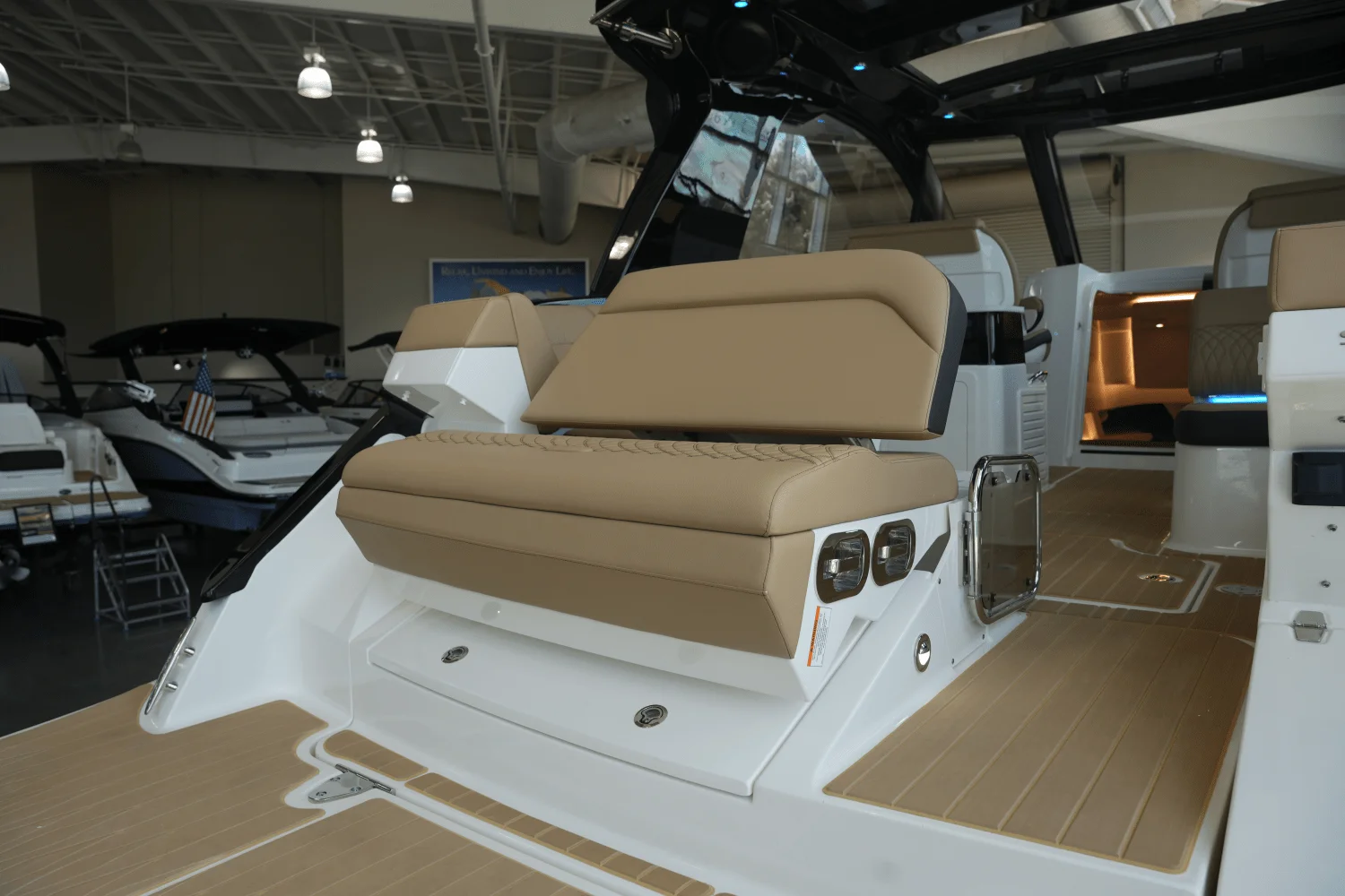 2025 Sea Ray Sundancer 370 Image Thumbnail #8