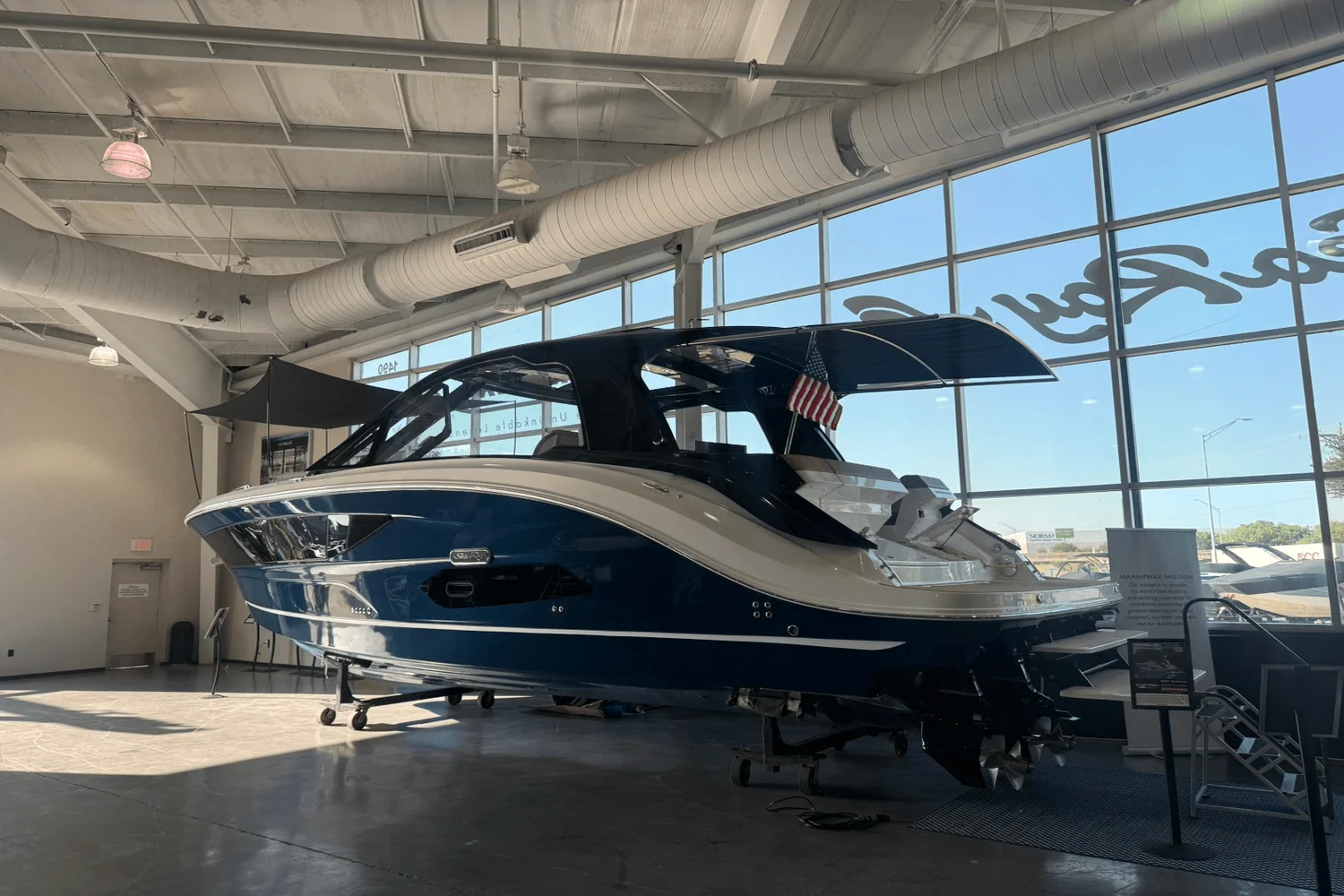 2025 Sea Ray Sundancer 370 Image Thumbnail #2