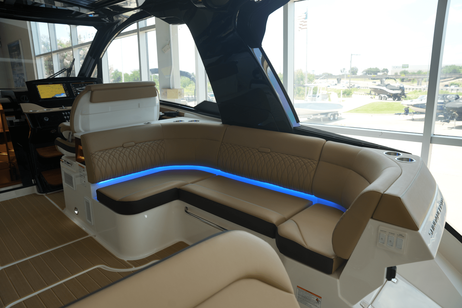 2025 Sea Ray Sundancer 370 Image Thumbnail #12