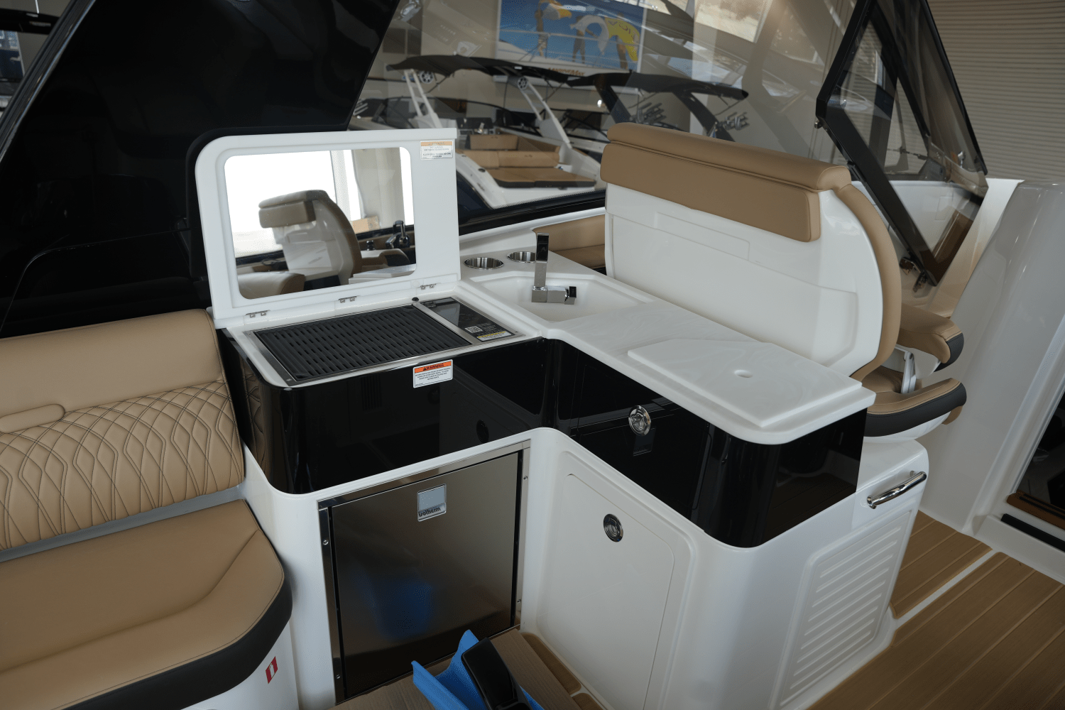 2025 Sea Ray Sundancer 370 Image Thumbnail #17