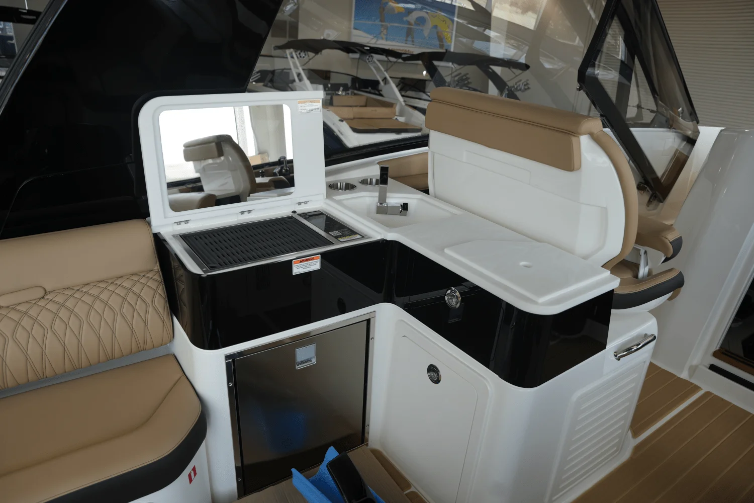 2025 Sea Ray Sundancer 370 Image Thumbnail #17