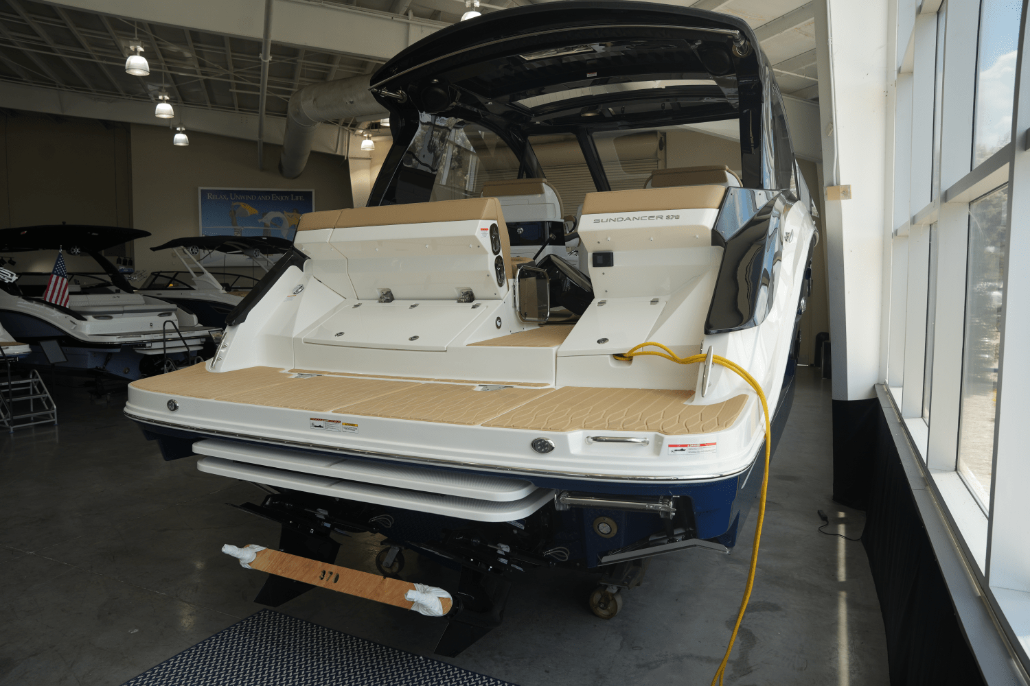 2025 Sea Ray Sundancer 370 Image Thumbnail #7