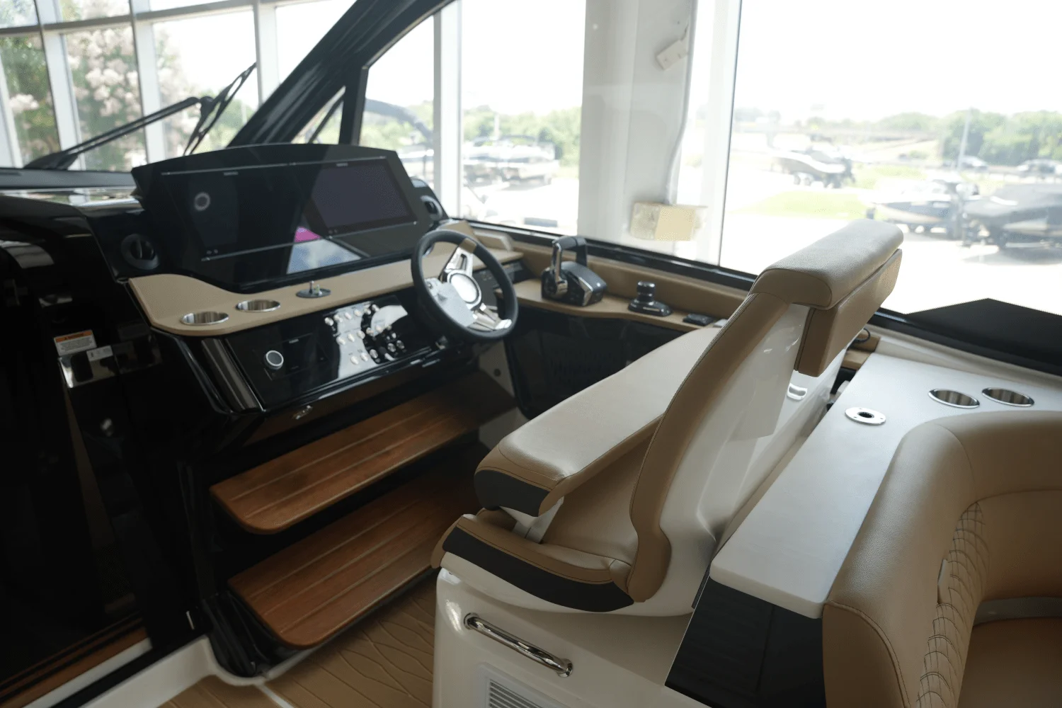 2025 Sea Ray Sundancer 370 Image Thumbnail #18