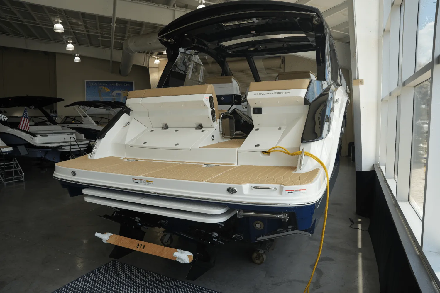 2025 Sea Ray Sundancer 370 Image Thumbnail #7