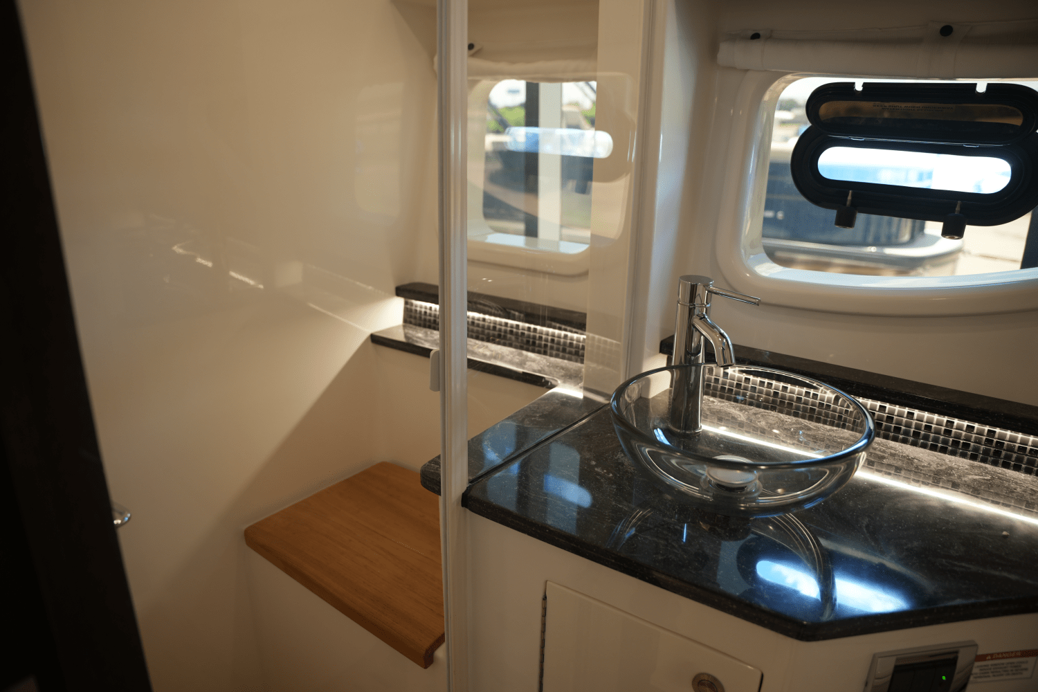 2025 Sea Ray Sundancer 370 Image Thumbnail #44