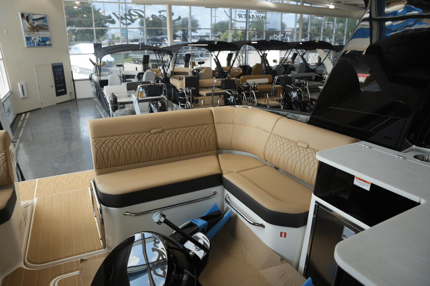 2025 Sea Ray Sundancer 370 Image Thumbnail #11