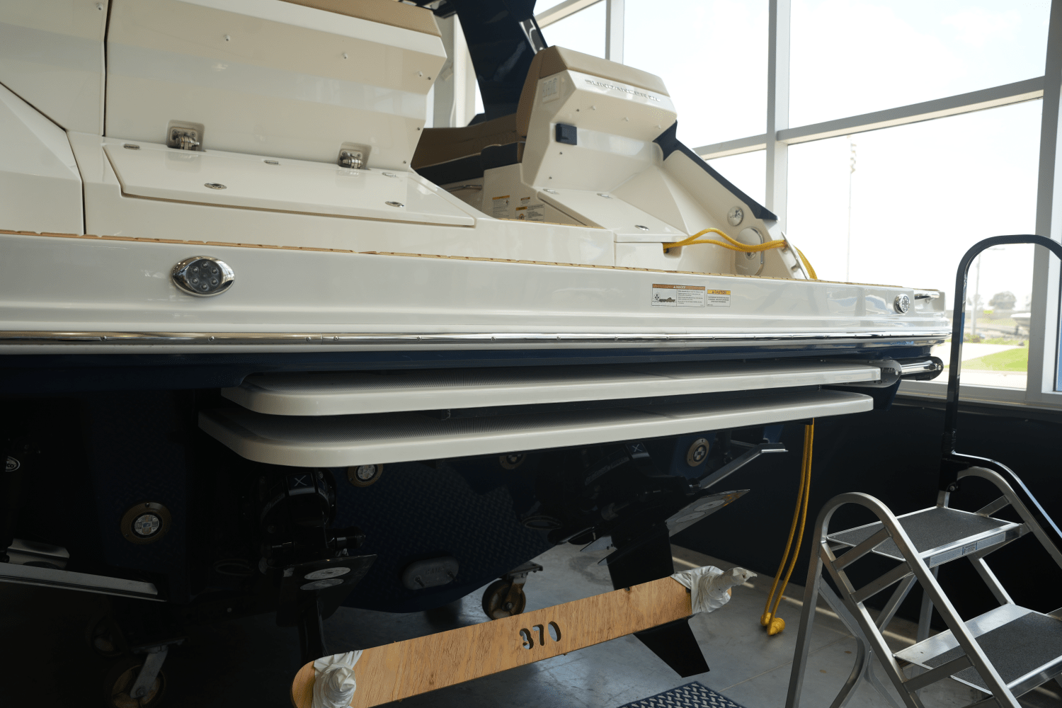 2025 Sea Ray Sundancer 370 Image Thumbnail #6