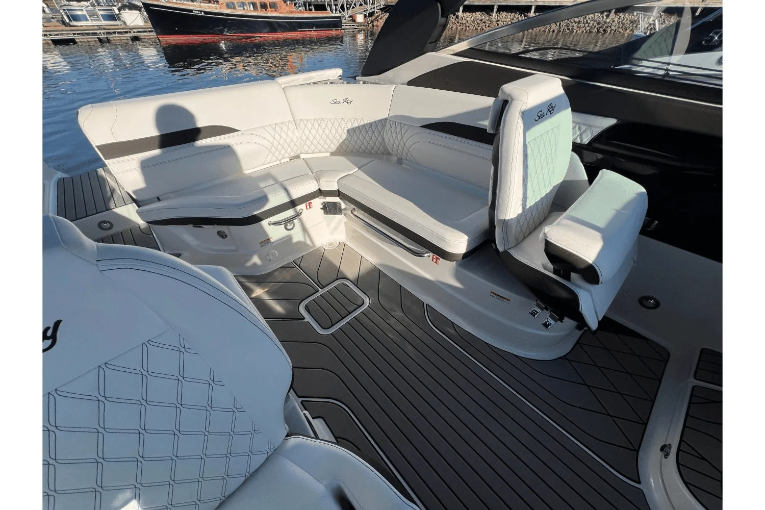 2025 Sea Ray SLX 260 Surf Image Thumbnail #6