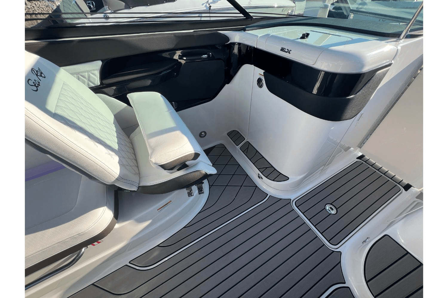 2025 Sea Ray SLX 260 Surf Image Thumbnail #7