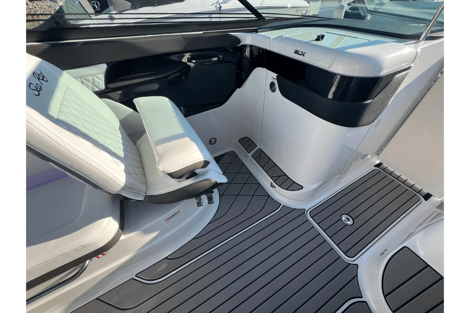 2025 Sea Ray SLX 260 Surf Image Thumbnail #7