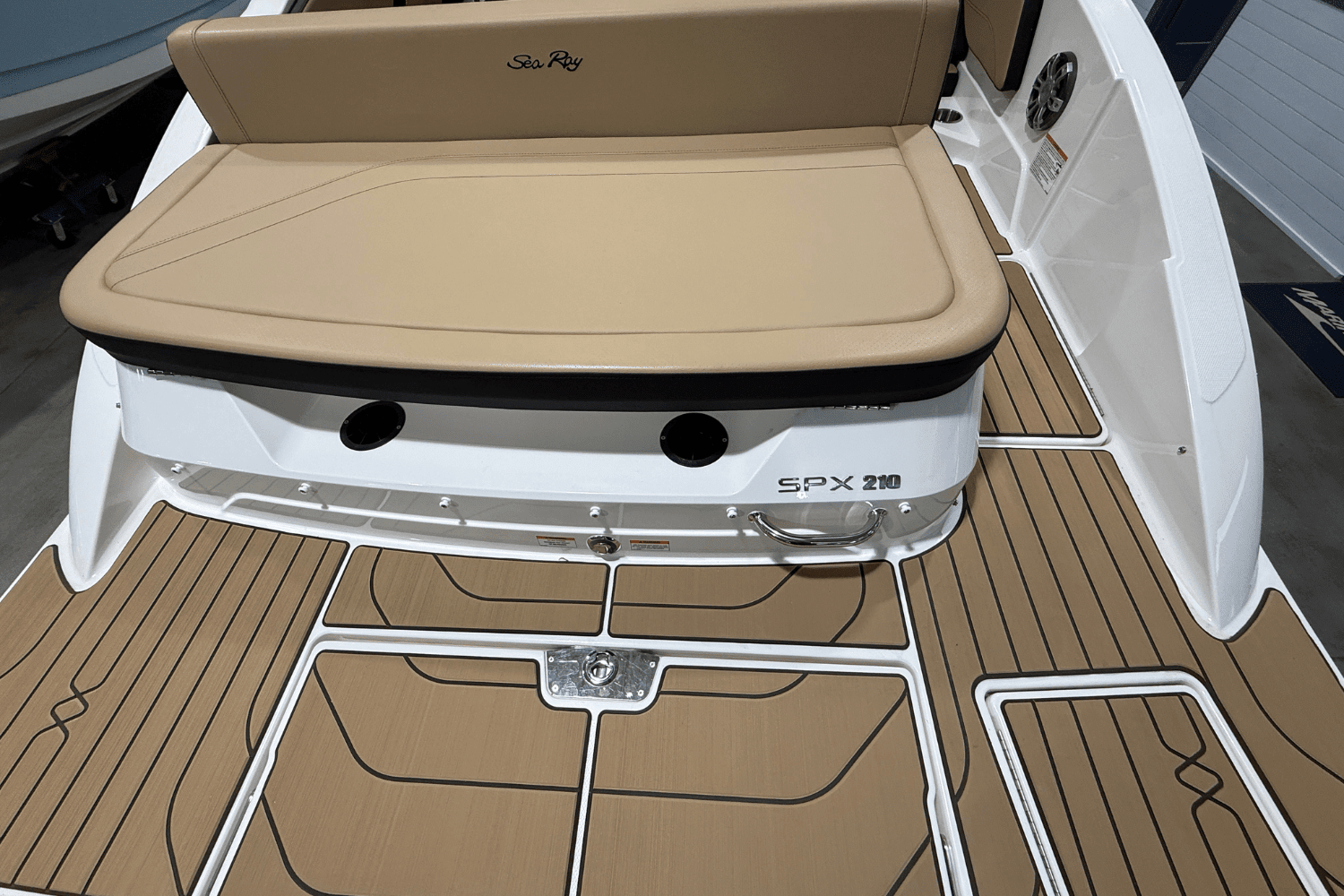 2025 Sea Ray SPX 210 Image Thumbnail #4