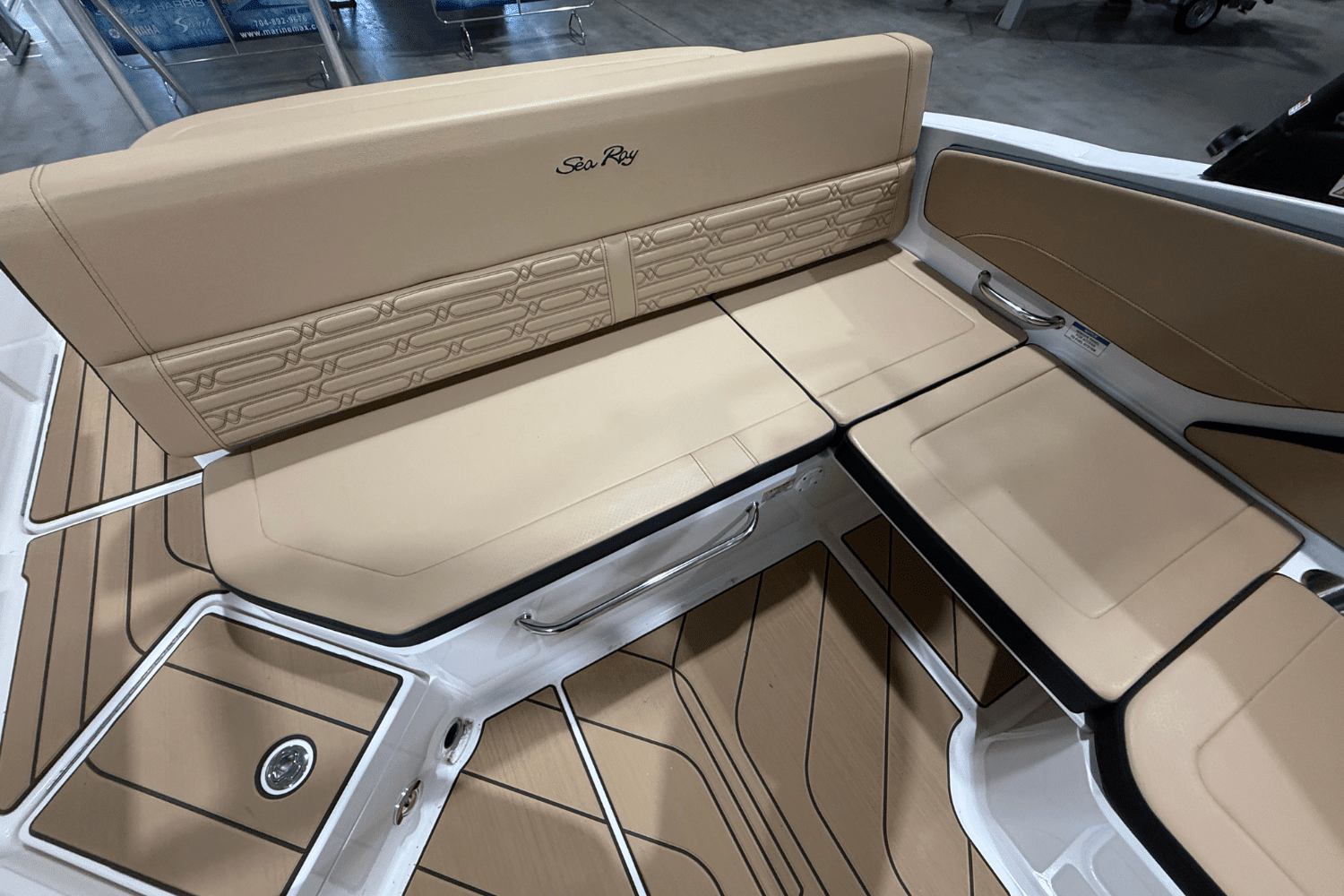 2025 Sea Ray SPX 210 Image Thumbnail #6