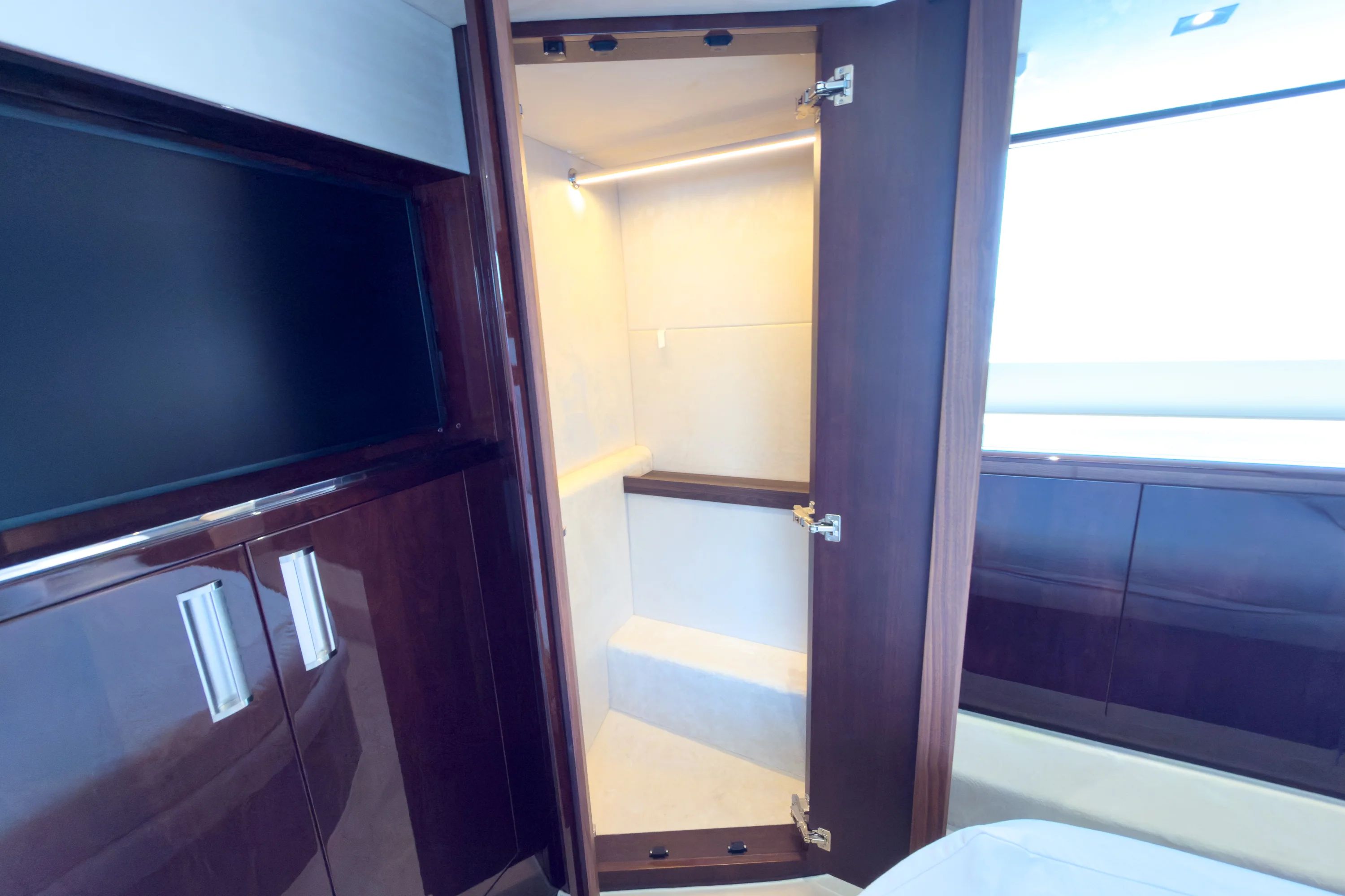 2026 Galeon 500 FLY Image Thumbnail #28