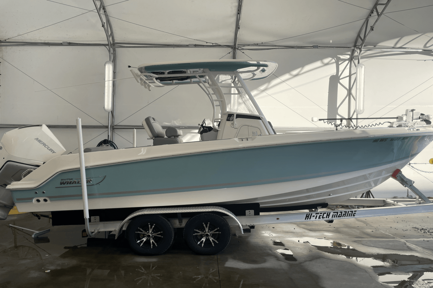 2024 Boston Whaler 230 OUTRAGE Image Thumbnail #6