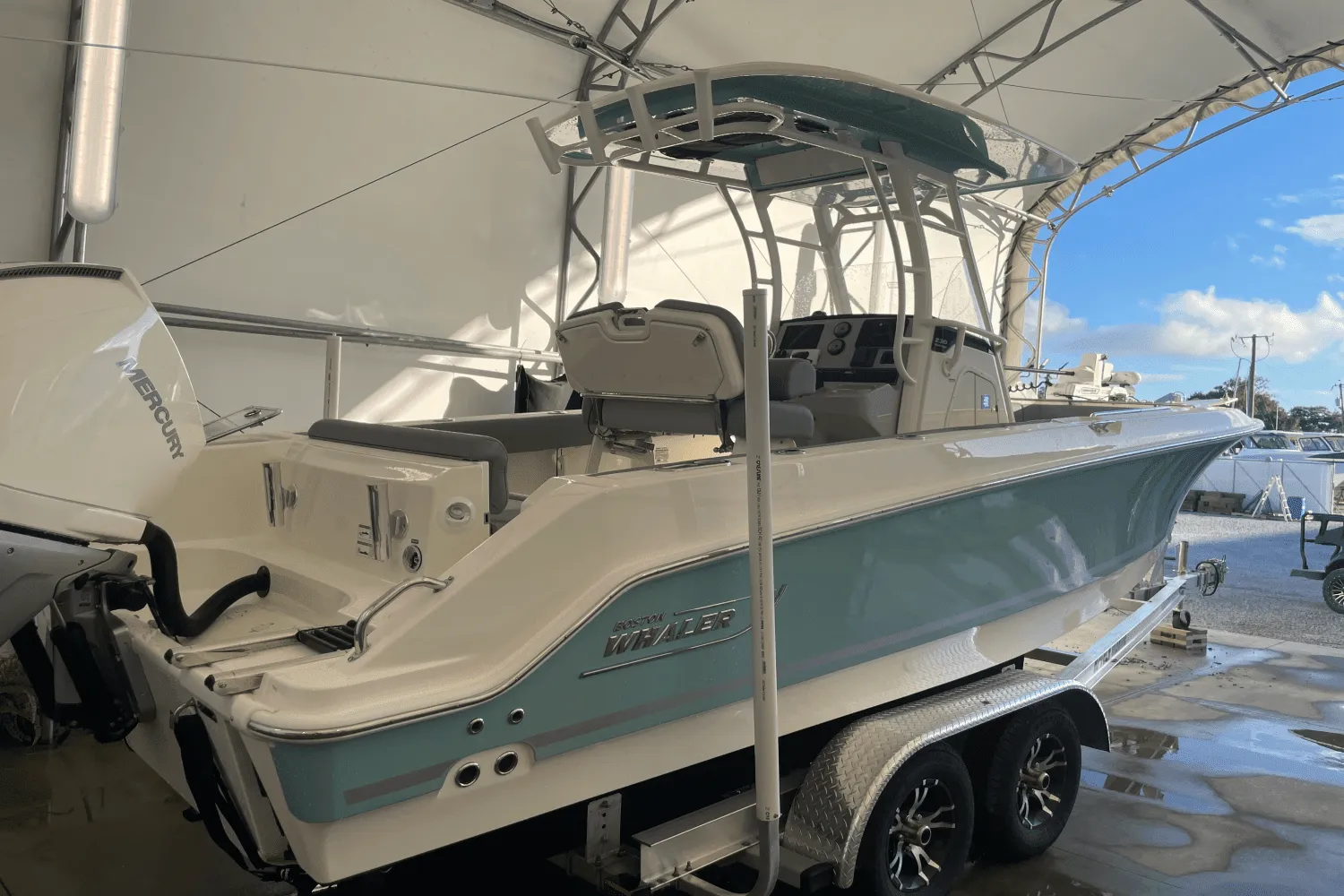 2024 Boston Whaler 230 OUTRAGE Image Thumbnail #3