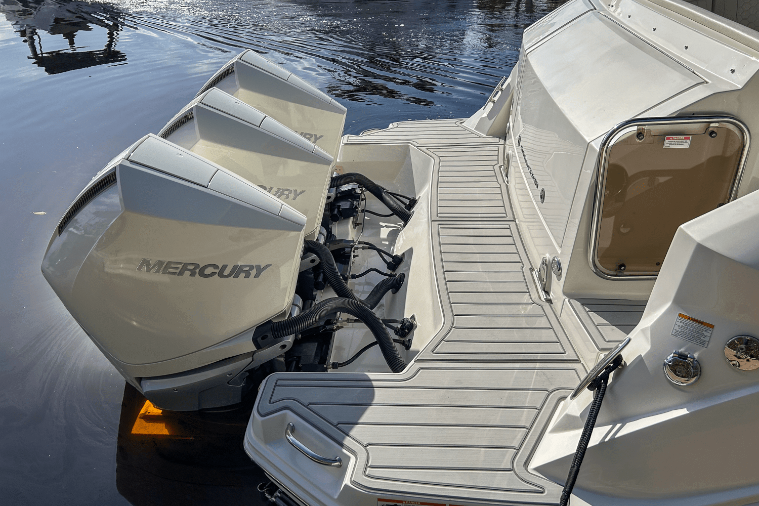 2023 Sea Ray 320 SUNDANCER OUTBOARD Image Thumbnail #6