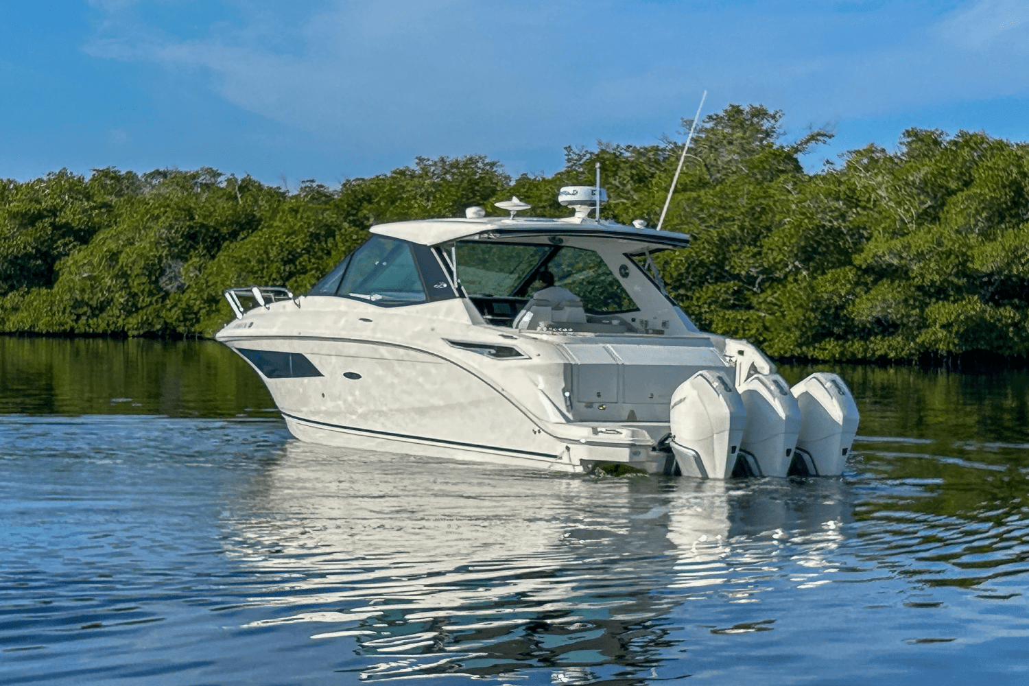 2023 Sea Ray 320 SUNDANCER OUTBOARD Image Thumbnail #50