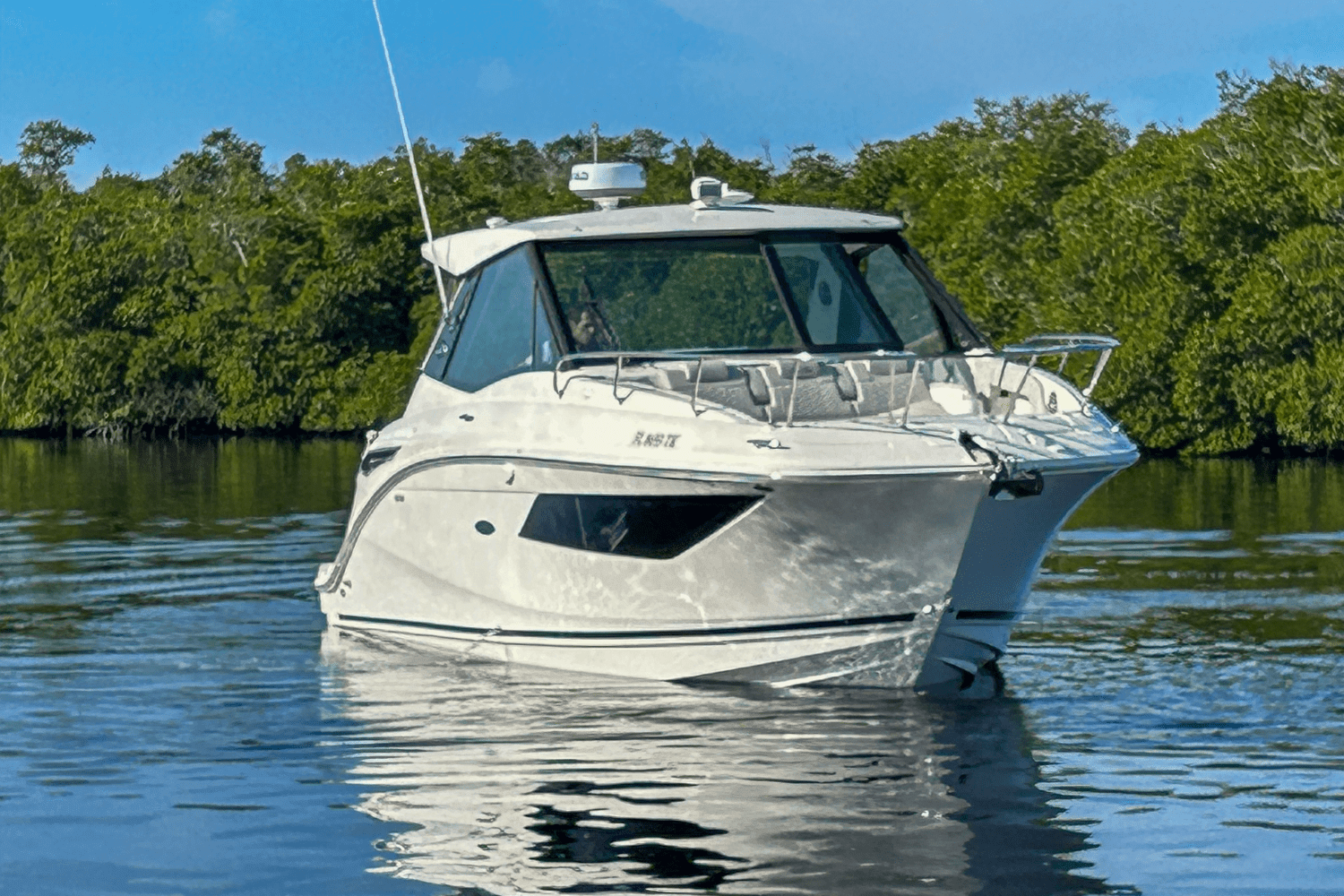 2023 Sea Ray 320 SUNDANCER OUTBOARD Image Thumbnail #3