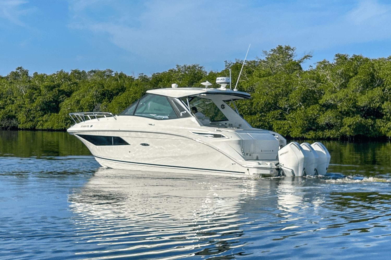 2023 Sea Ray 320 SUNDANCER OUTBOARD Image Thumbnail #51