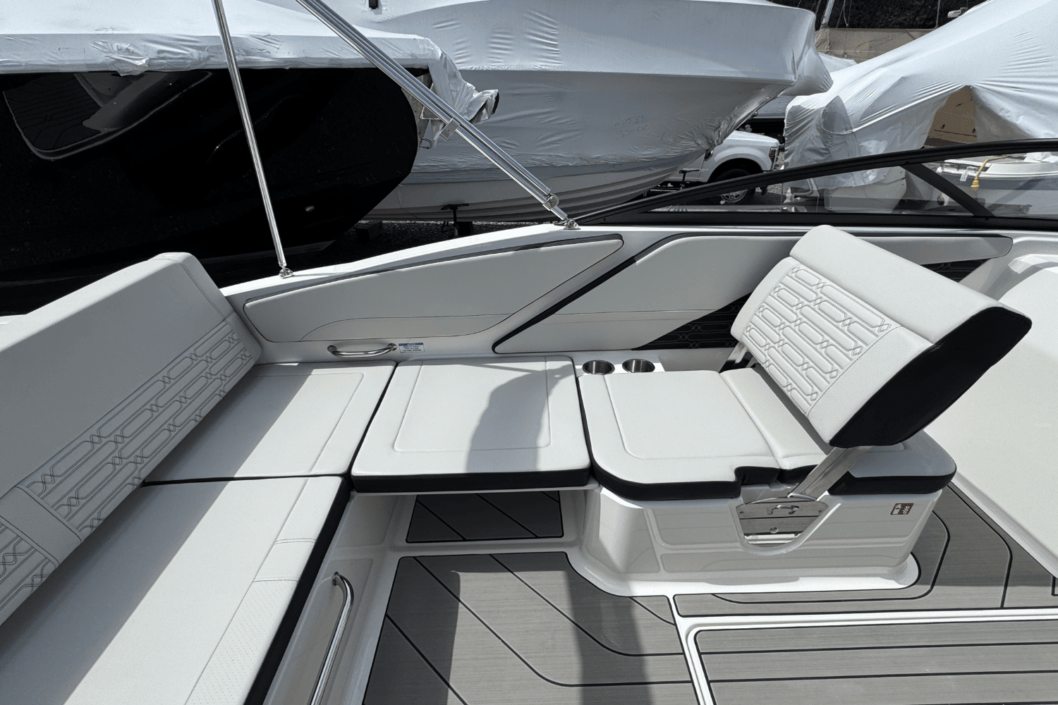 2025 Sea Ray SPX 210 Outboard Image Thumbnail #22