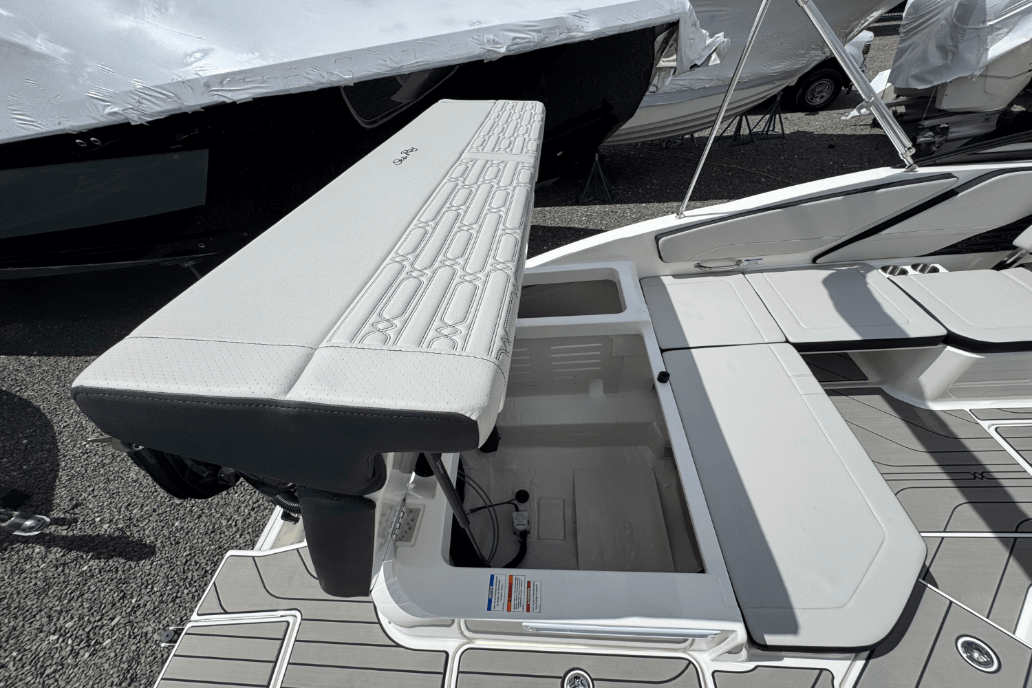 2025 Sea Ray SPX 210 Outboard Image Thumbnail #9