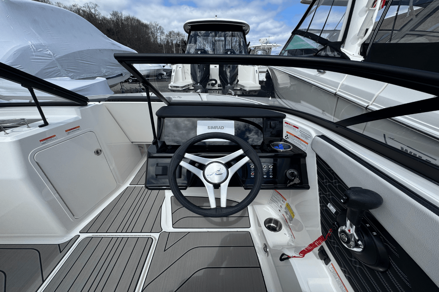2025 Sea Ray SPX 210 Outboard Image Thumbnail #33