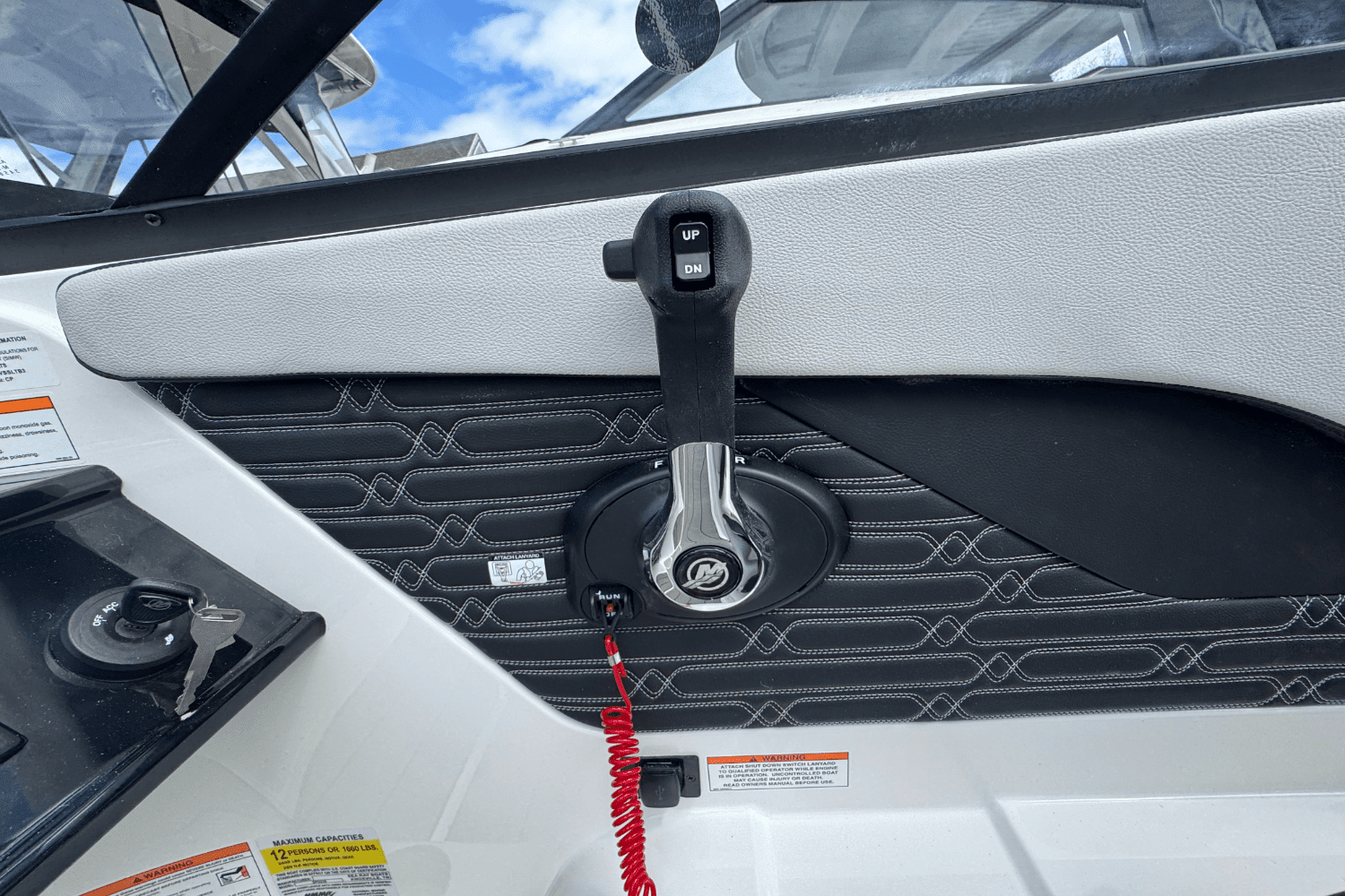 2025 Sea Ray SPX 210 Outboard Image Thumbnail #32