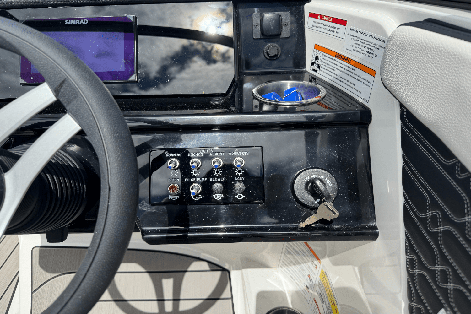2025 Sea Ray SPX 210 Outboard Image Thumbnail #38