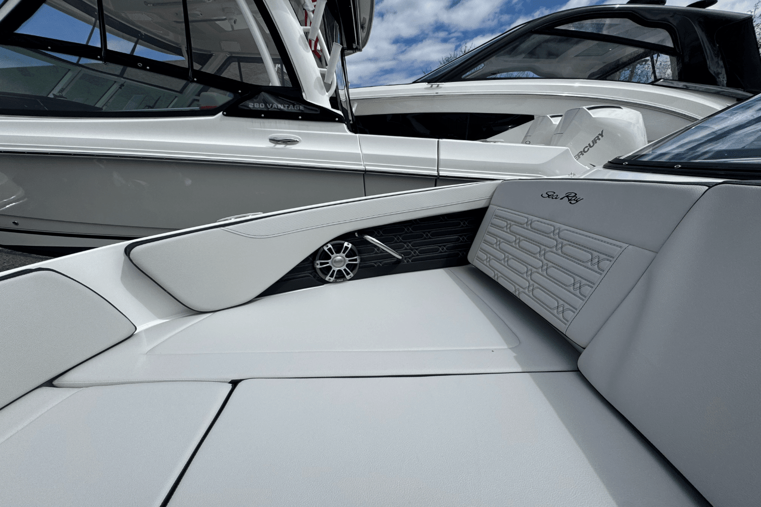 2025 Sea Ray SPX 210 Outboard Image Thumbnail #56
