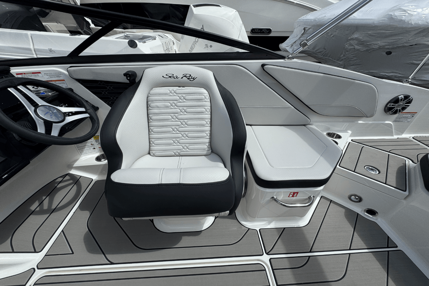 2025 Sea Ray SPX 210 Outboard Image Thumbnail #30
