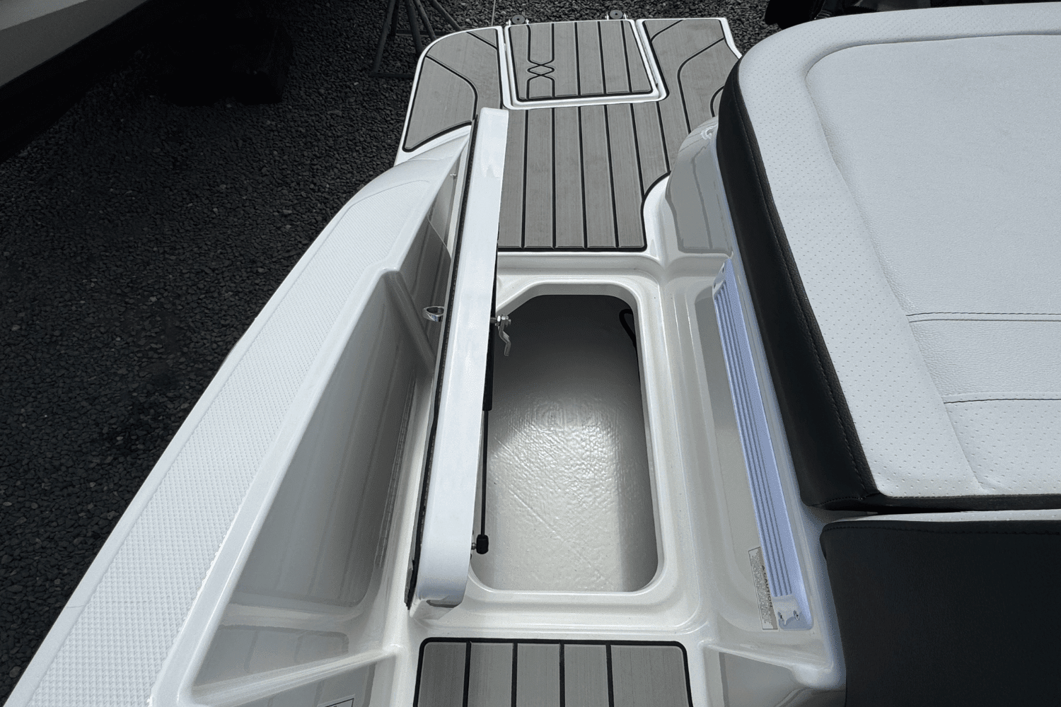 2025 Sea Ray SPX 210 Outboard Image Thumbnail #17