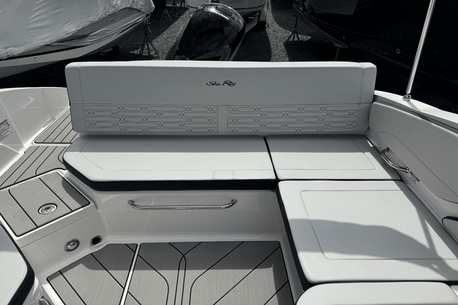 2025 Sea Ray SPX 210 Outboard Image Thumbnail #21
