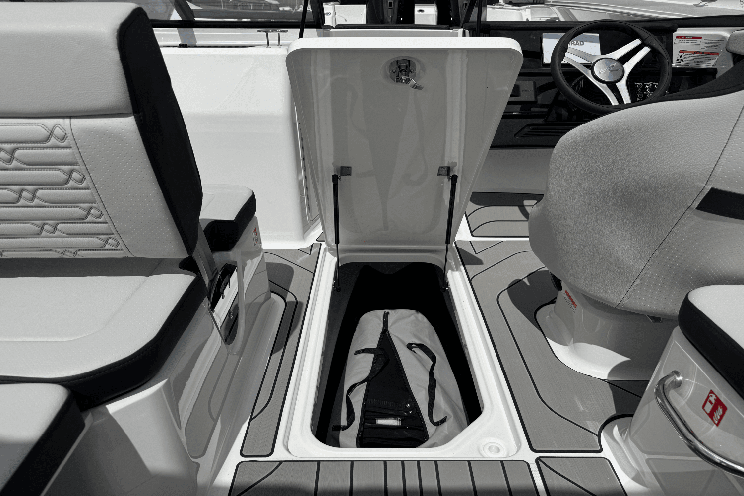 2025 Sea Ray SPX 210 Outboard Image Thumbnail #46