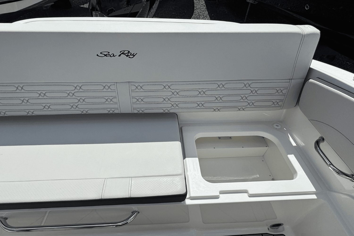 2025 Sea Ray SPX 210 Outboard Image Thumbnail #25