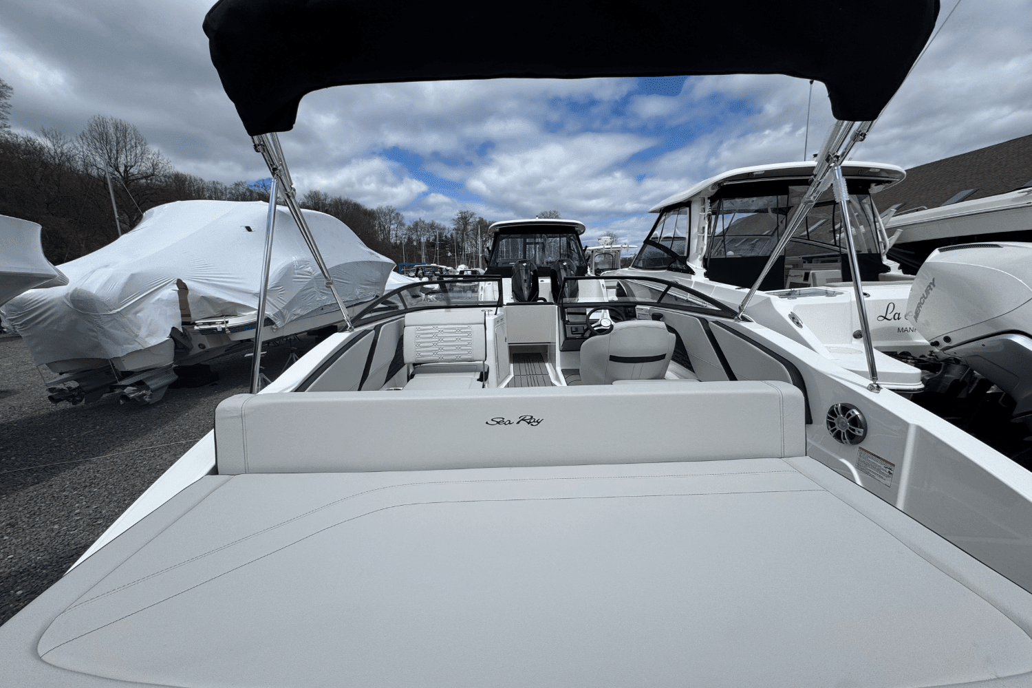 2025 Sea Ray SPX 210 Outboard Image Thumbnail #10