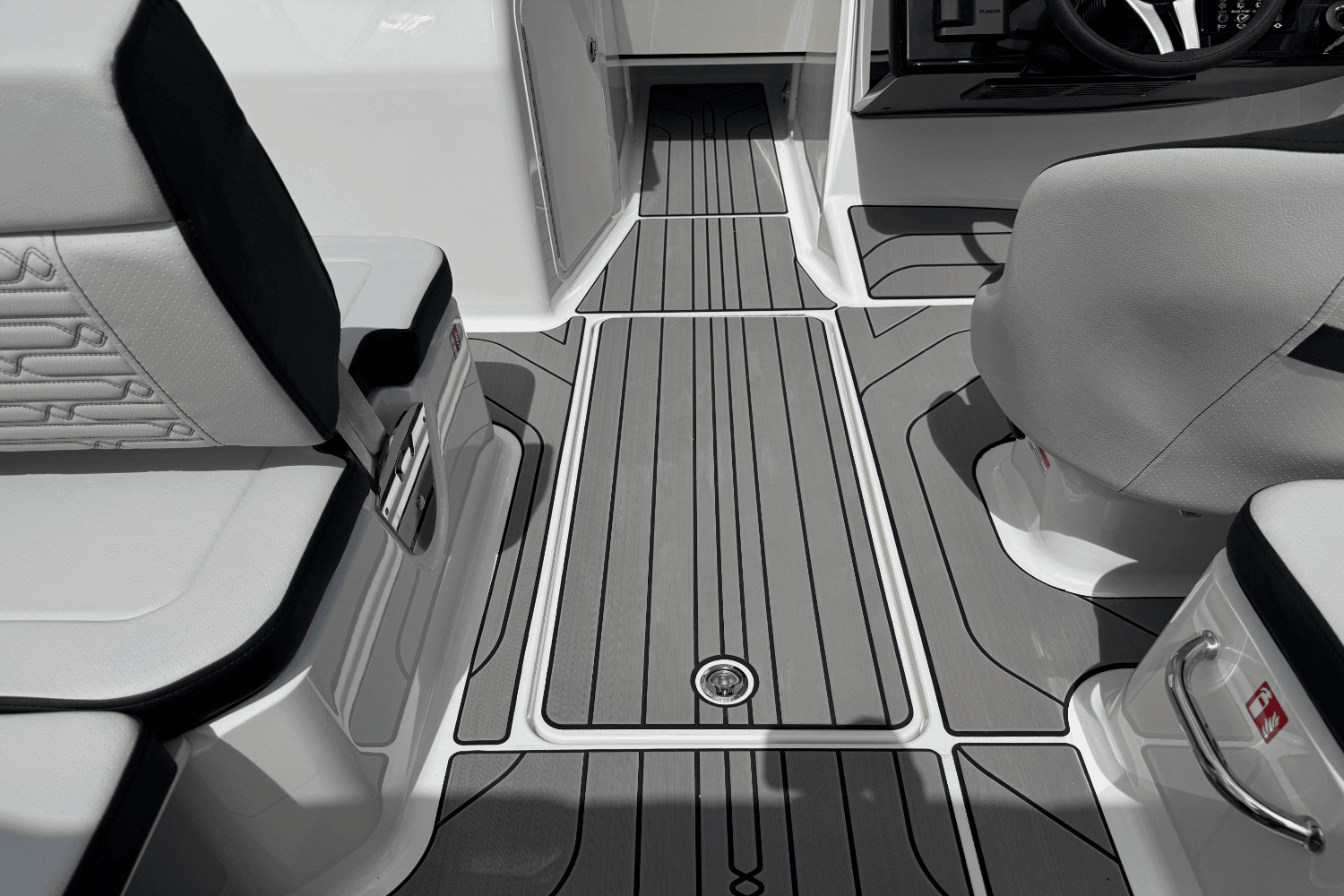 2025 Sea Ray SPX 210 Outboard Image Thumbnail #45