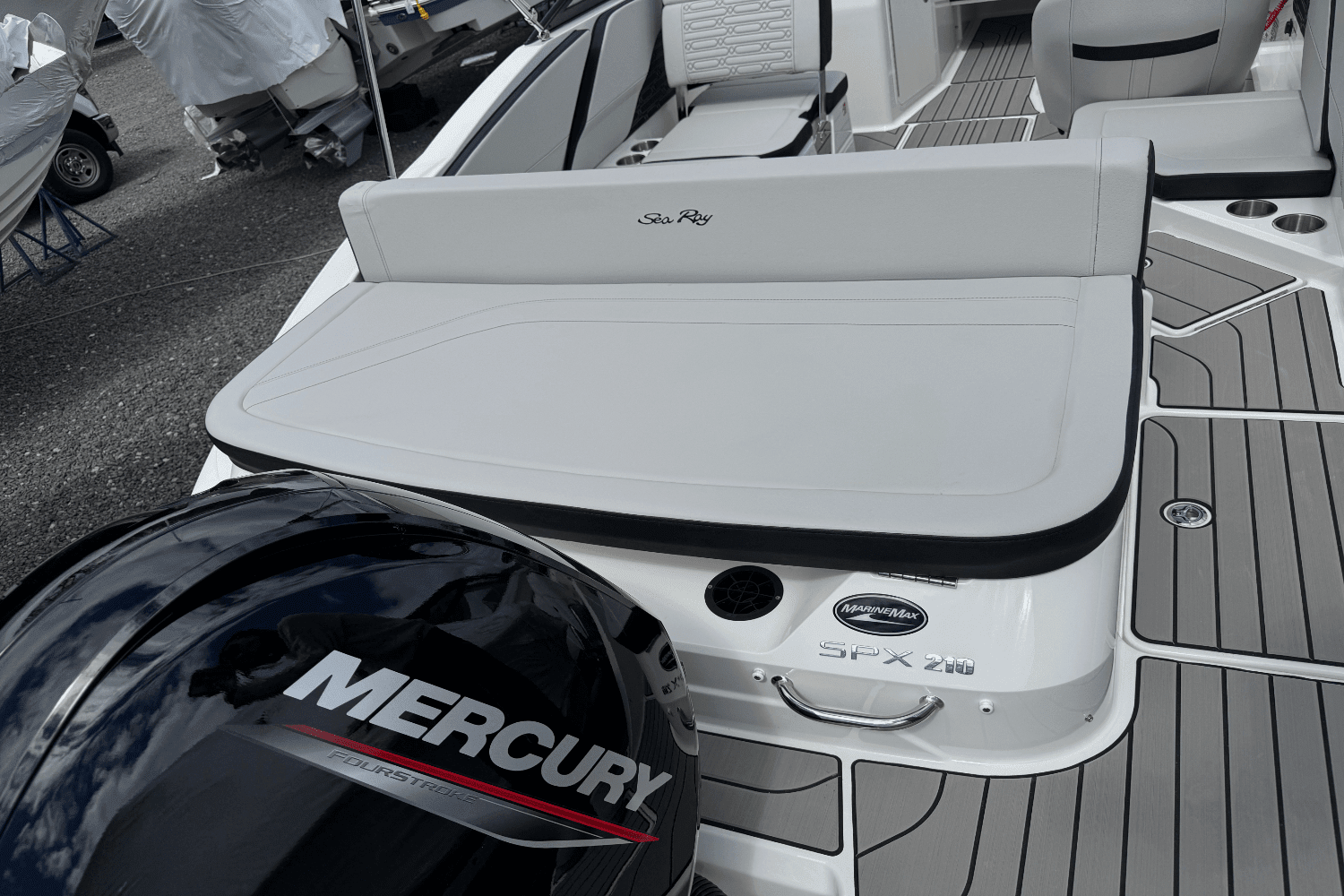 2025 Sea Ray SPX 210 Outboard Image Thumbnail #7