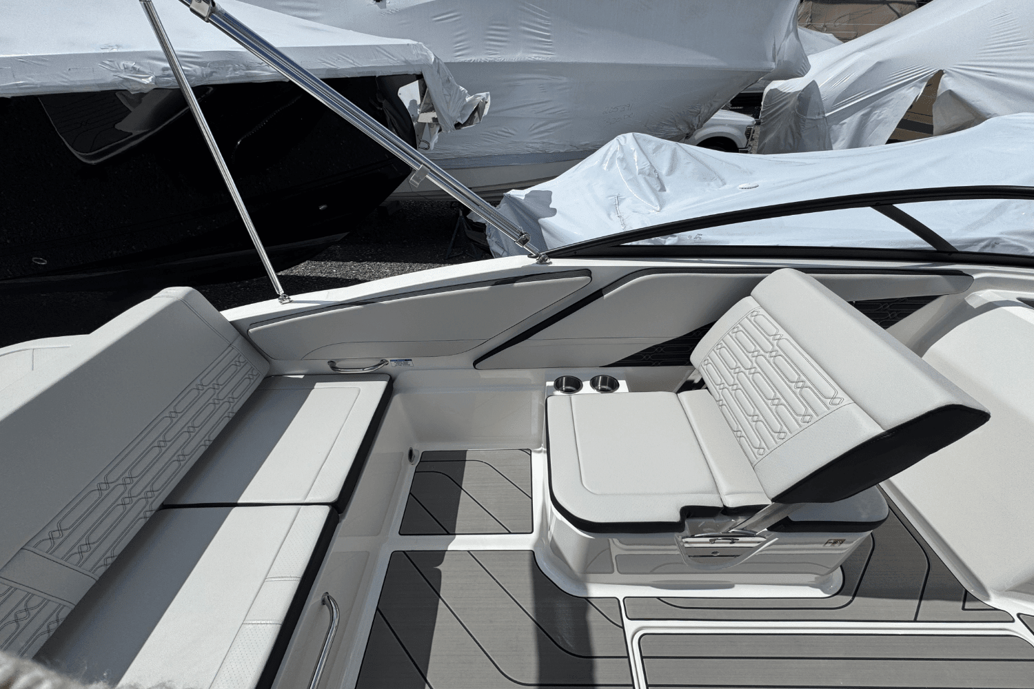 2025 Sea Ray SPX 210 Outboard Image Thumbnail #23