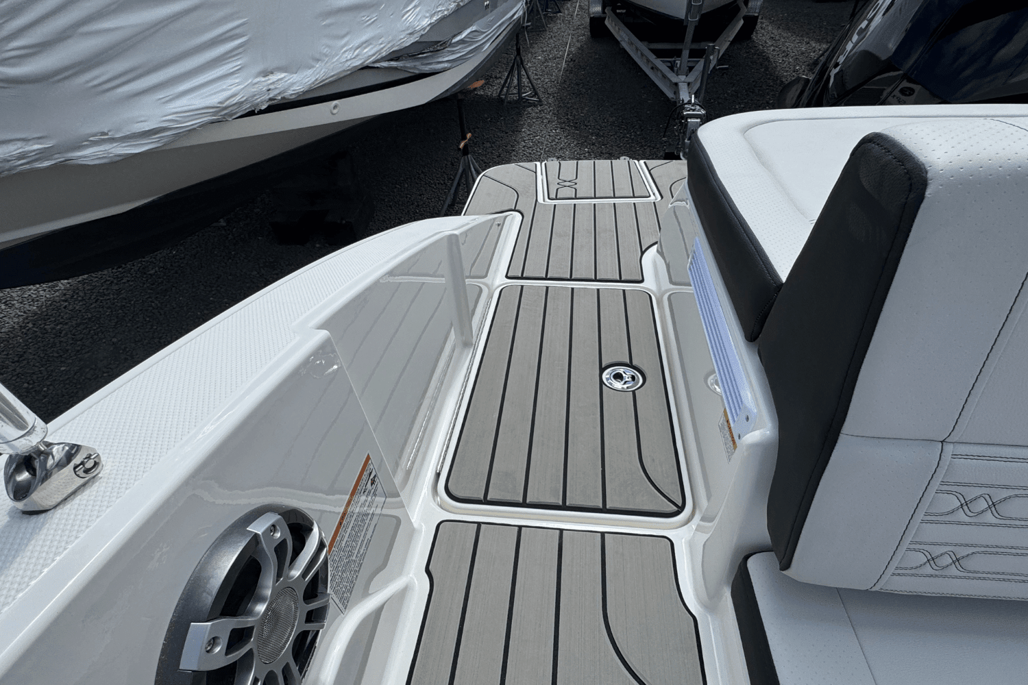 2025 Sea Ray SPX 210 Outboard Image Thumbnail #16