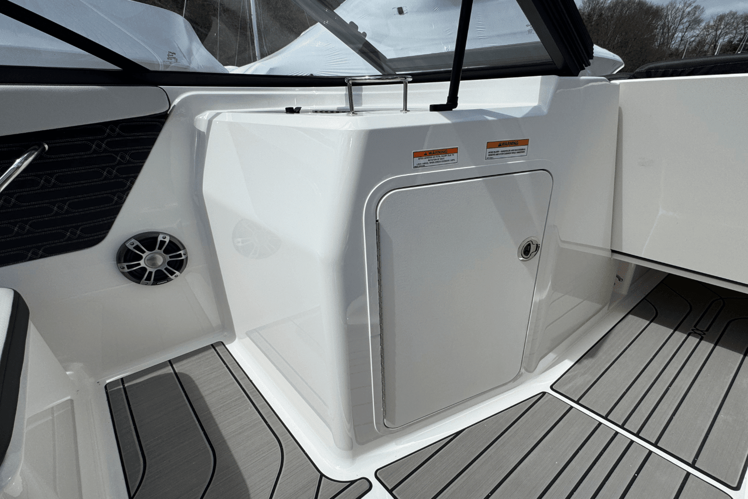 2025 Sea Ray SPX 210 Outboard Image Thumbnail #43