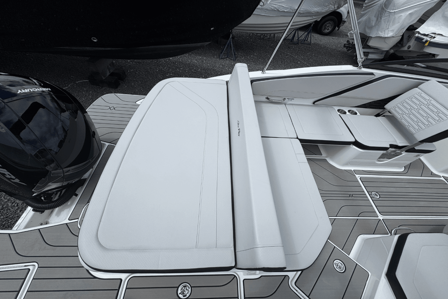 2025 Sea Ray SPX 210 Outboard Image Thumbnail #8