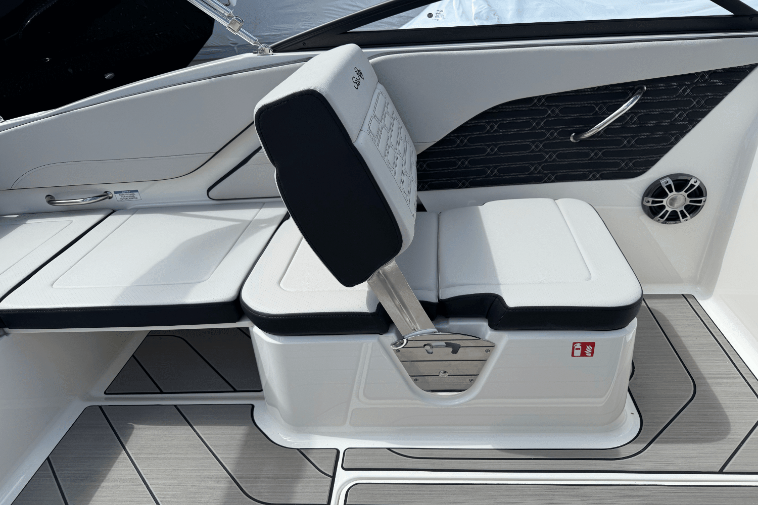 2025 Sea Ray SPX 210 Outboard Image Thumbnail #41