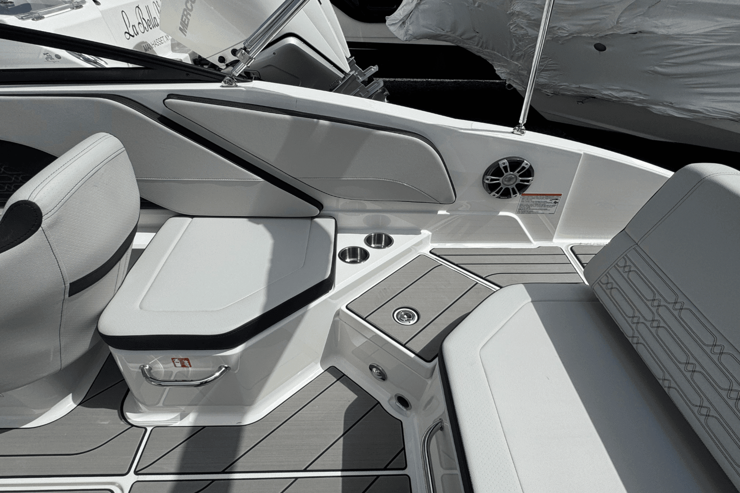2025 Sea Ray SPX 210 Outboard Image Thumbnail #18