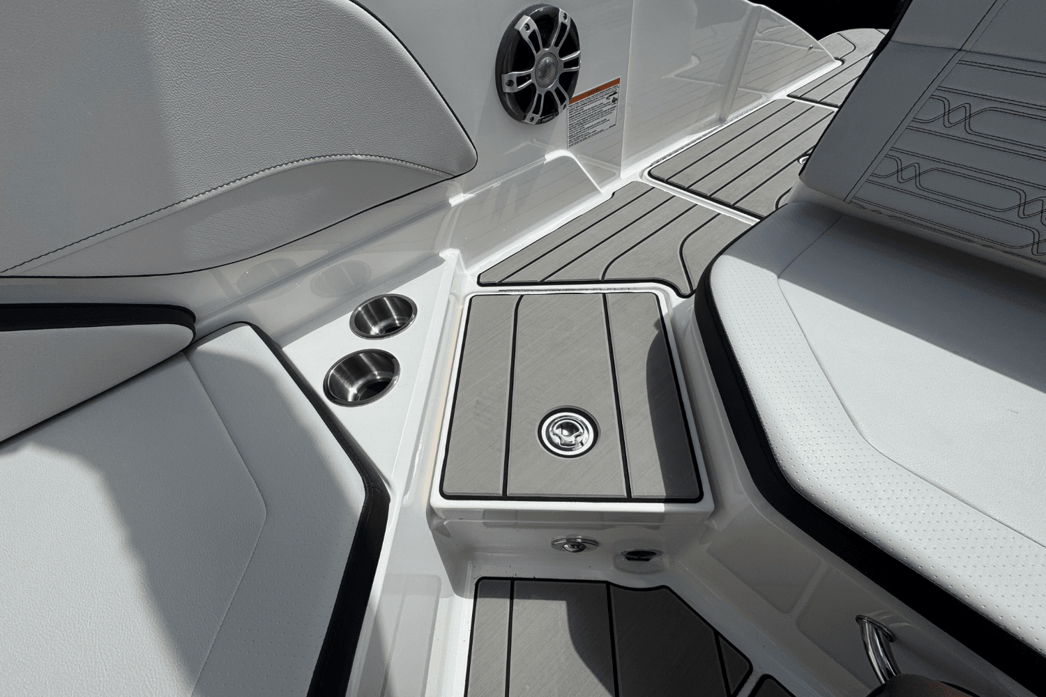 2025 Sea Ray SPX 210 Outboard Image Thumbnail #19