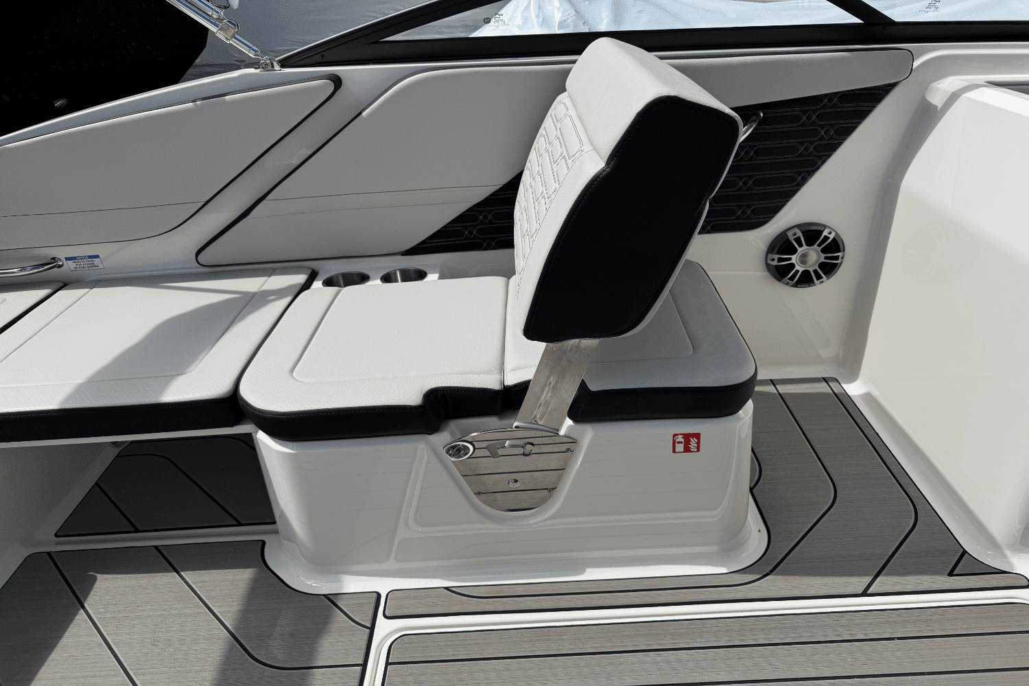 2025 Sea Ray SPX 210 Outboard Image Thumbnail #40