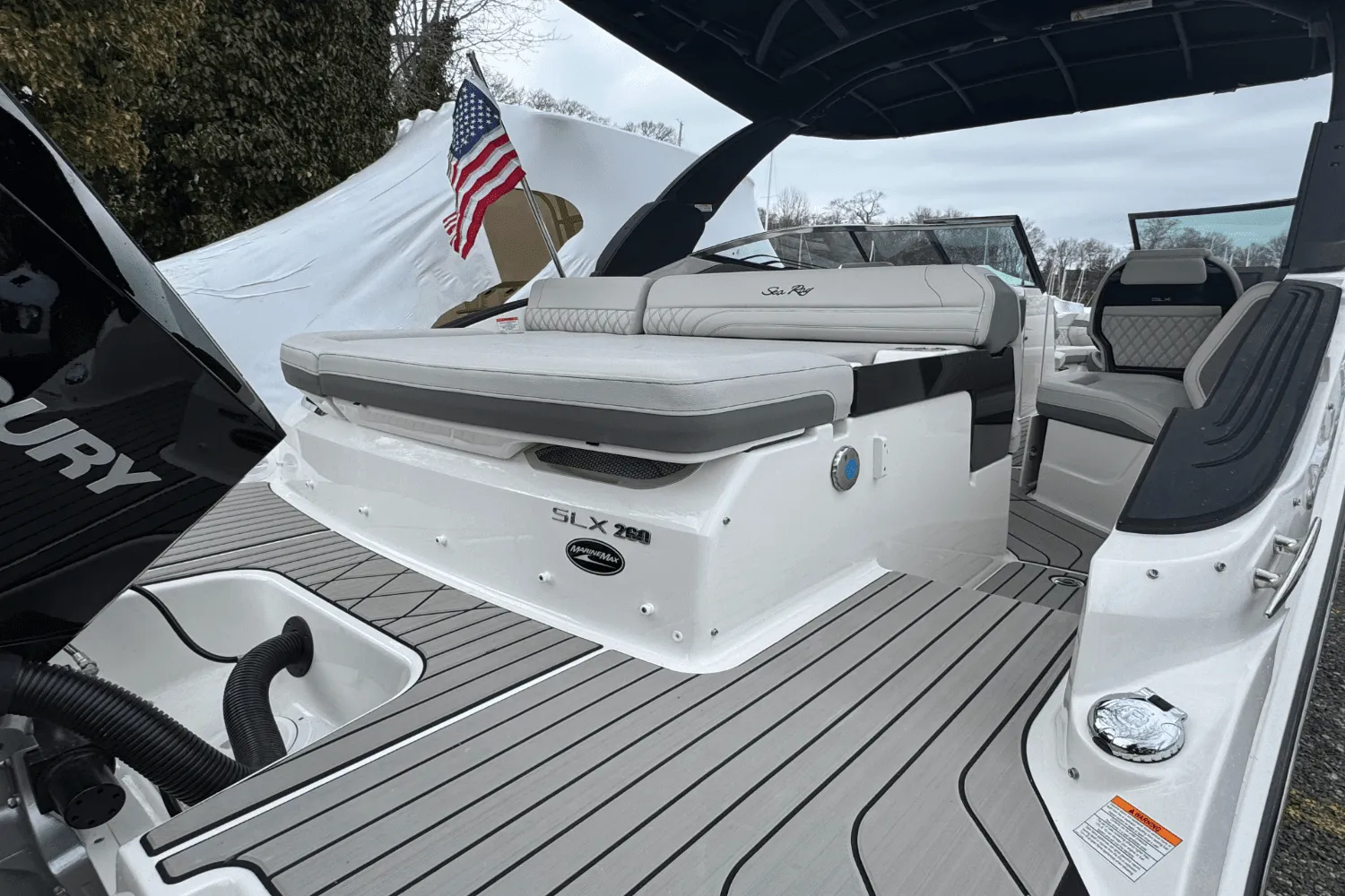 2025 Sea Ray SLX 260 Outboard Image Thumbnail #4